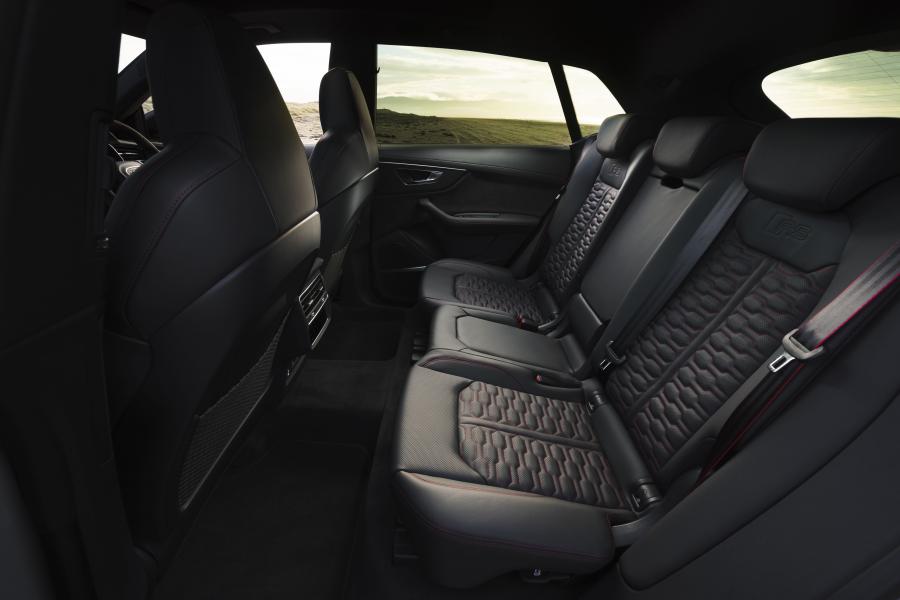 Интерьер Audi RS Q8 2020 года  (UK) (фото 9 из 40)